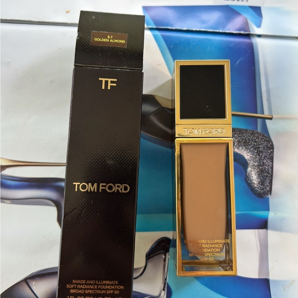 Tom Ford Shade and Illuminate Foundation 8.7 golden almond 1 oz/30ml NIB - Picture 2 of 8